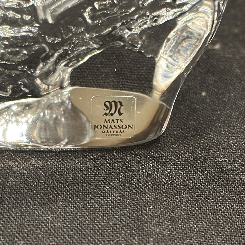 Signed & numbered Mats Jonasson lead crystal “squirrel” paperweight. - Picture 4 of 7